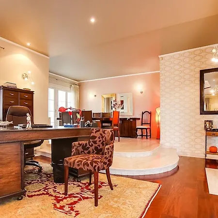 Lavish In Close To The Beach And Pilion With Netflix