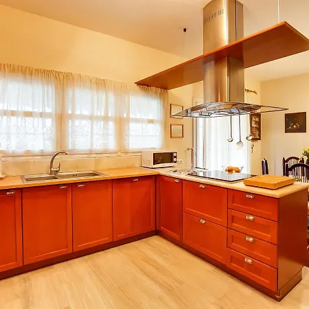 Lavish In Close To The Beach And Pilion With Netflix וולוס
