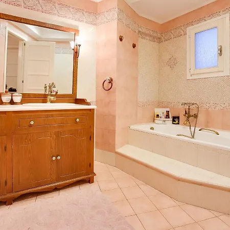 Lavish In Close To The Beach And Pilion With Netflix *